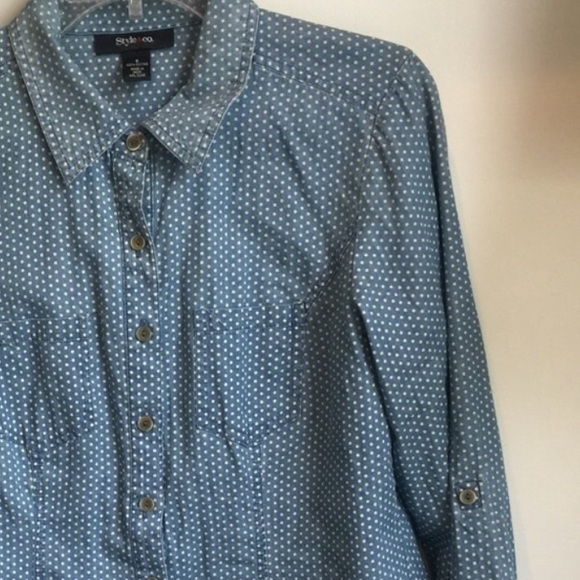 GIFTED IN A BUNDLE 🌿Polka Dot Chambray button up - Picture 3 of 8